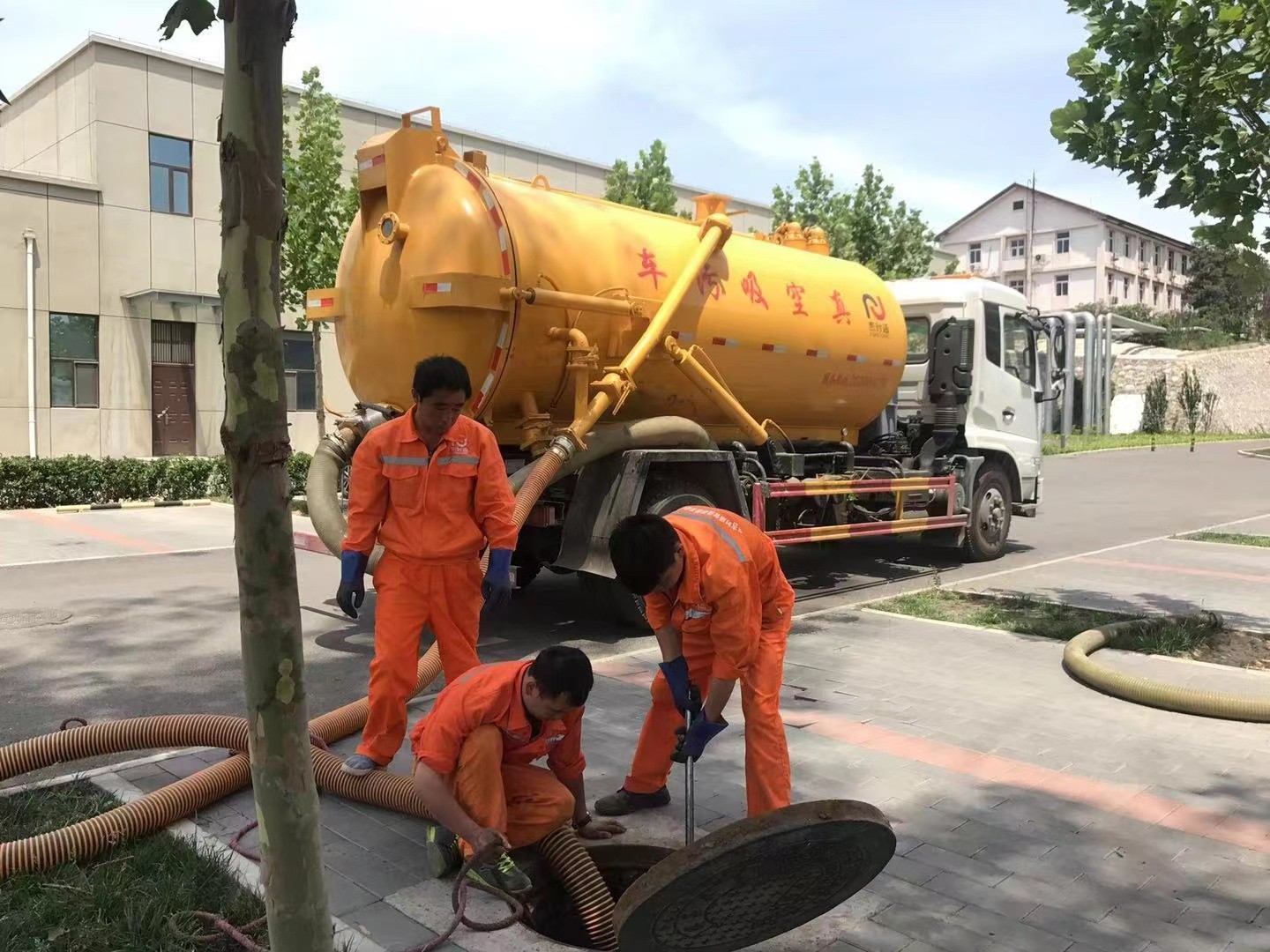穆棱化粪池清理与5-8吨吸粪车施工效率分析